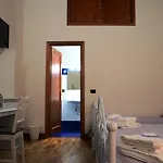 O' Sole E' Napule Nocleg ze śniadaniem *
